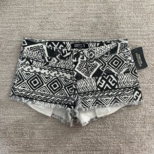 NWT F21 Aztec Print Black White Low Rise Cutoff Jean Denim Shorts 25